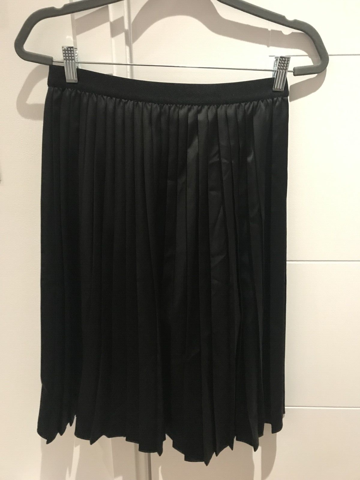 NWOT Uniqlo Women's Black Satin Pull-on Asymmetric Pleated Skirt Size Medium