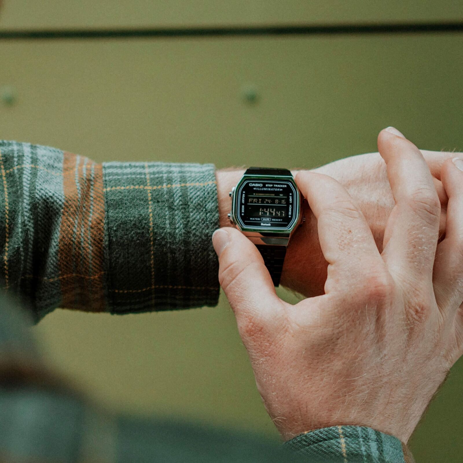 Vintage ABL-100WEGG-1B Bluetooth Fitness Watch, Retro Design, Step Tracker.