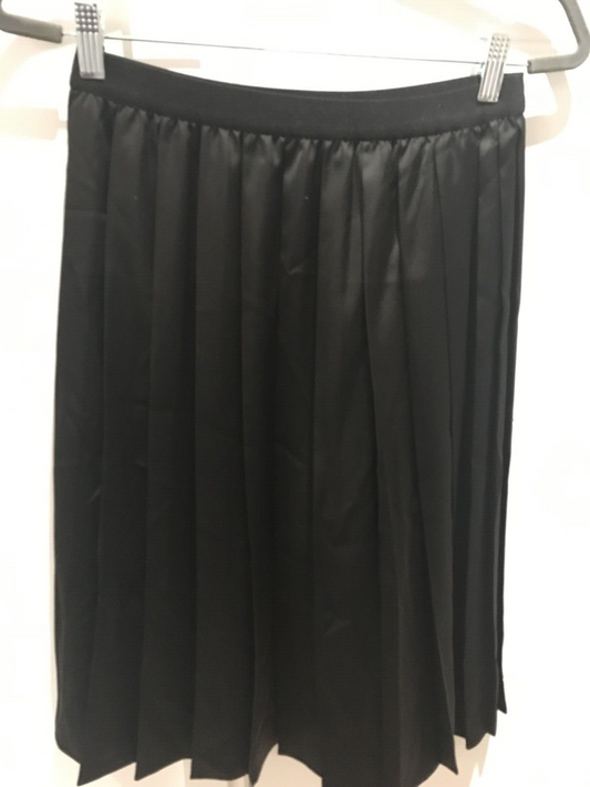 NWOT Uniqlo Women's Black Satin Pull-on Asymmetric Pleated Skirt Size Medium